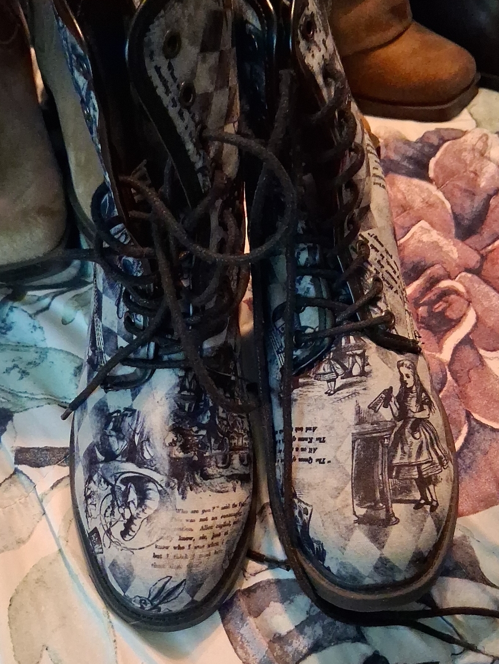 Alice In Wonderland Women's Lace-Up Printed Combat Boots - Black and White